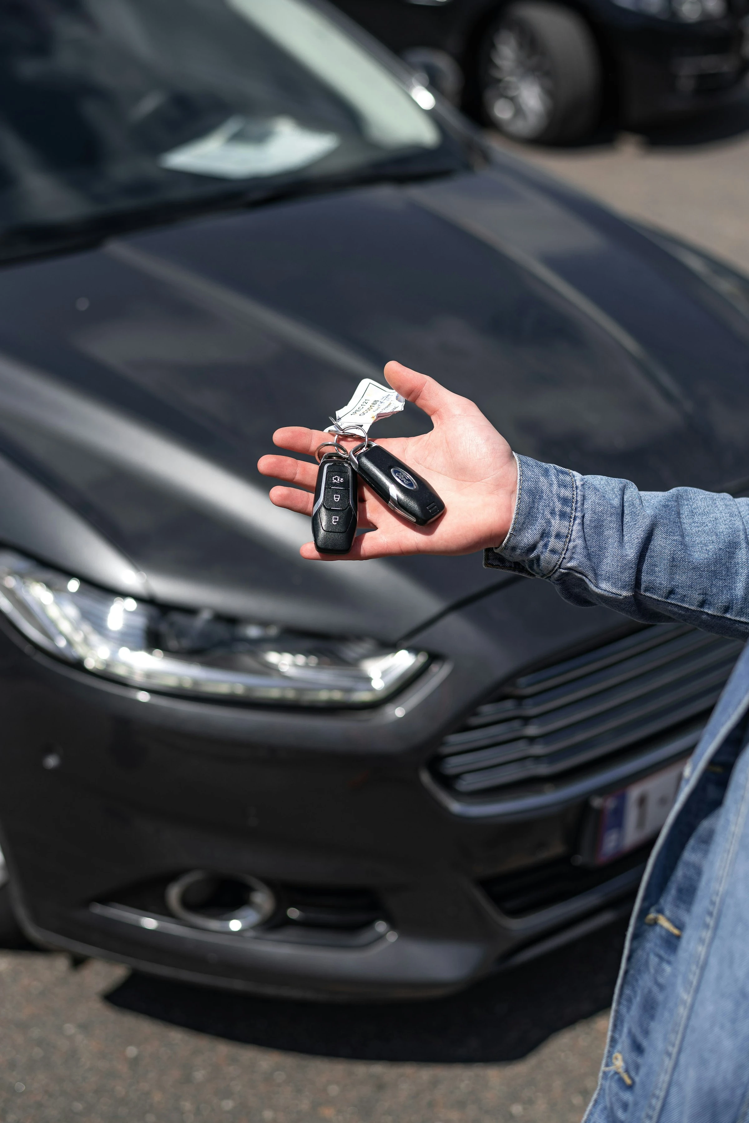 Voiture d’occasion : économiser avec 5 apps