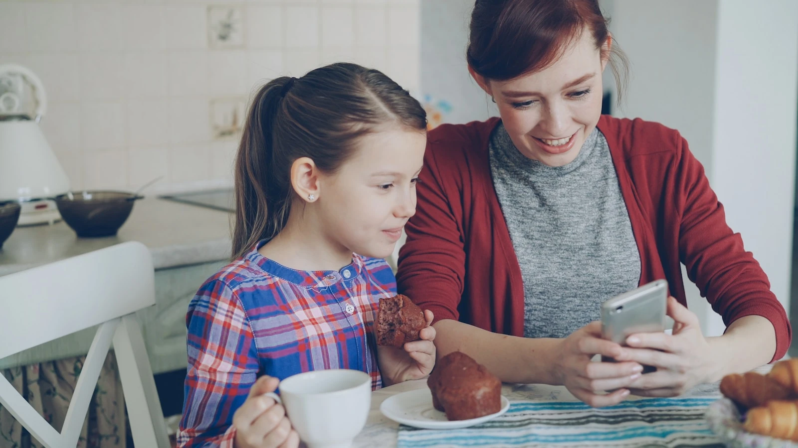 Retard à la crèche : les rappels de lieu aident-ils ?